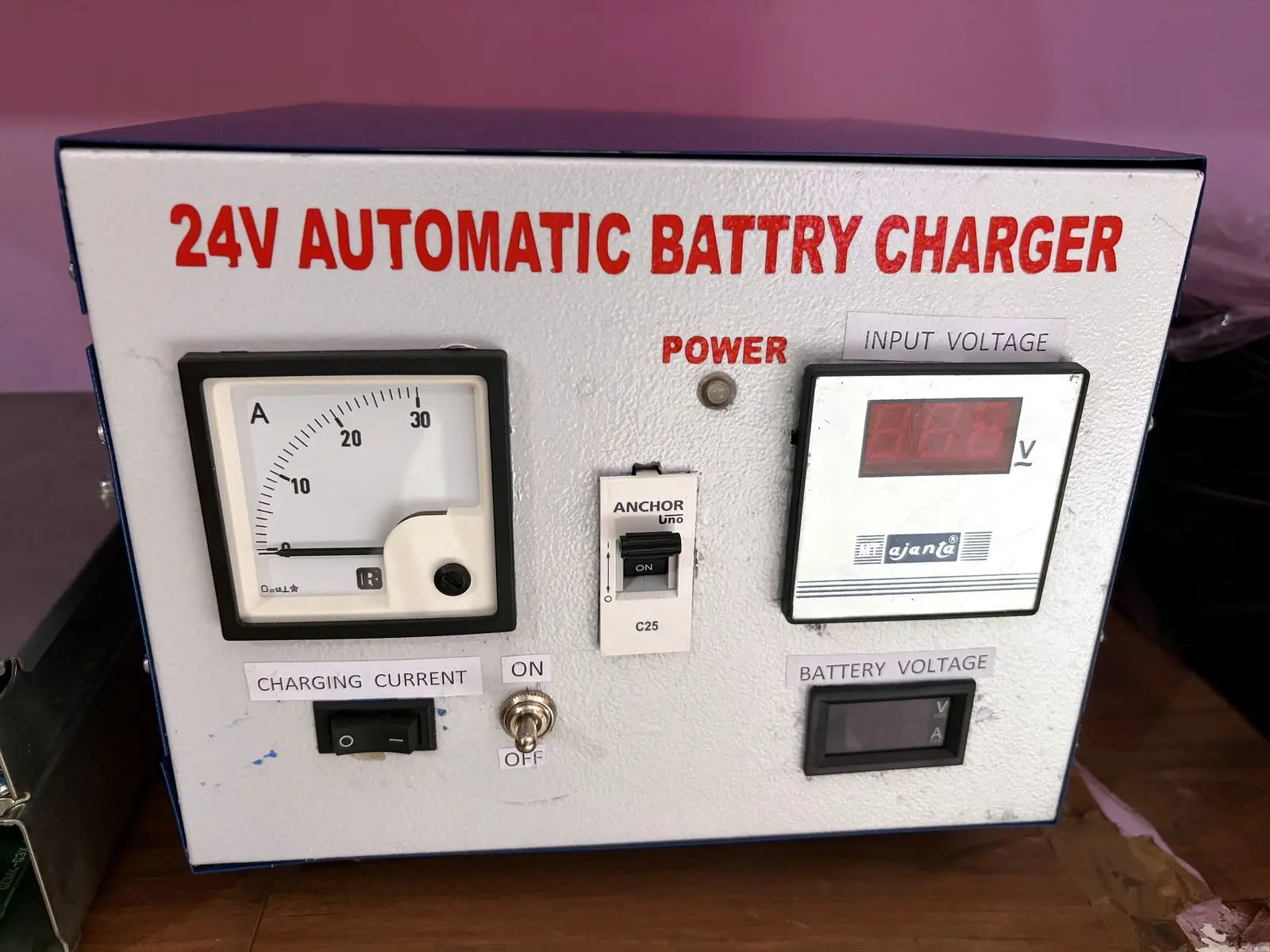 24 V automatic battery charger