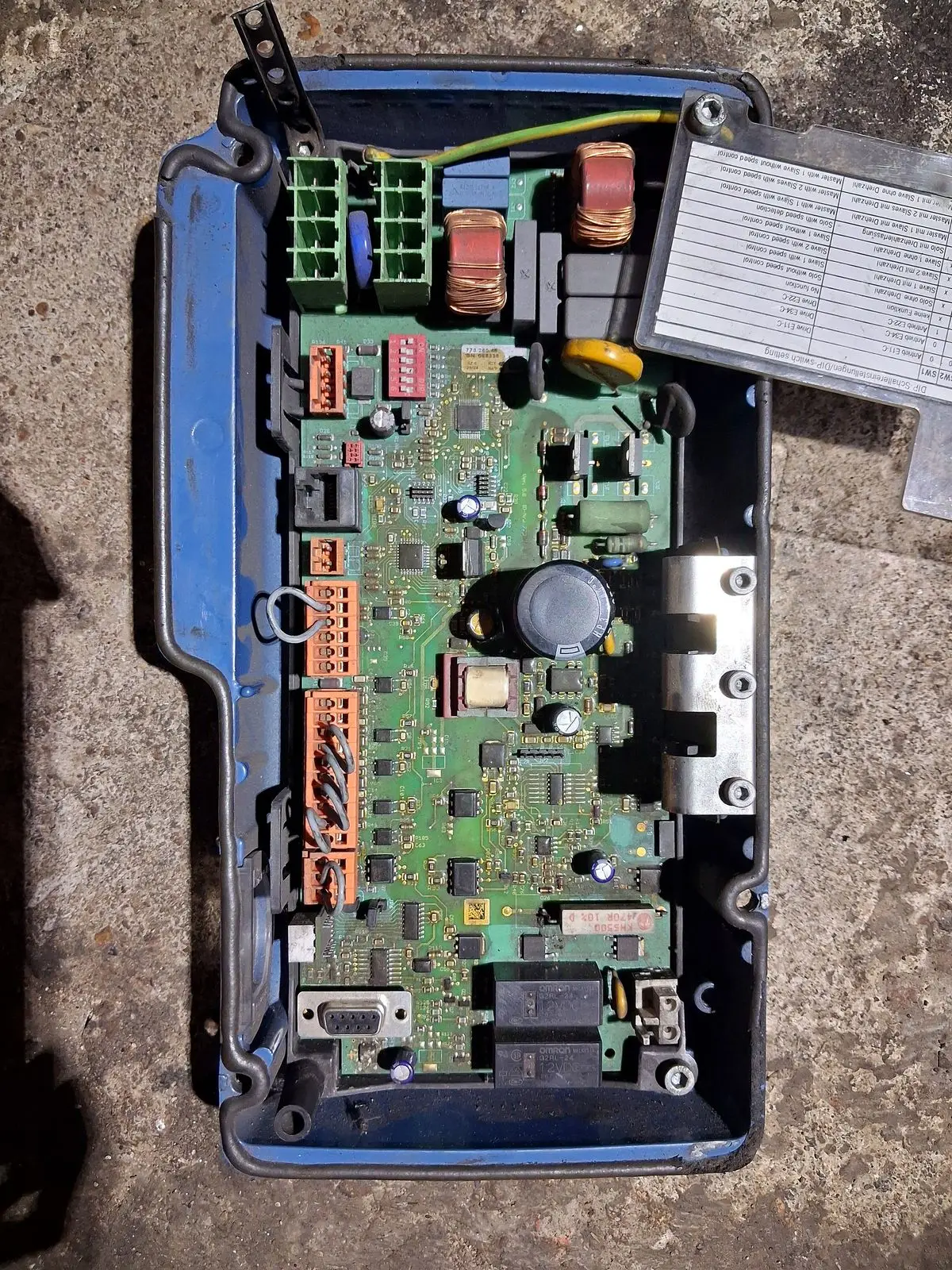 Drive control card on the bench