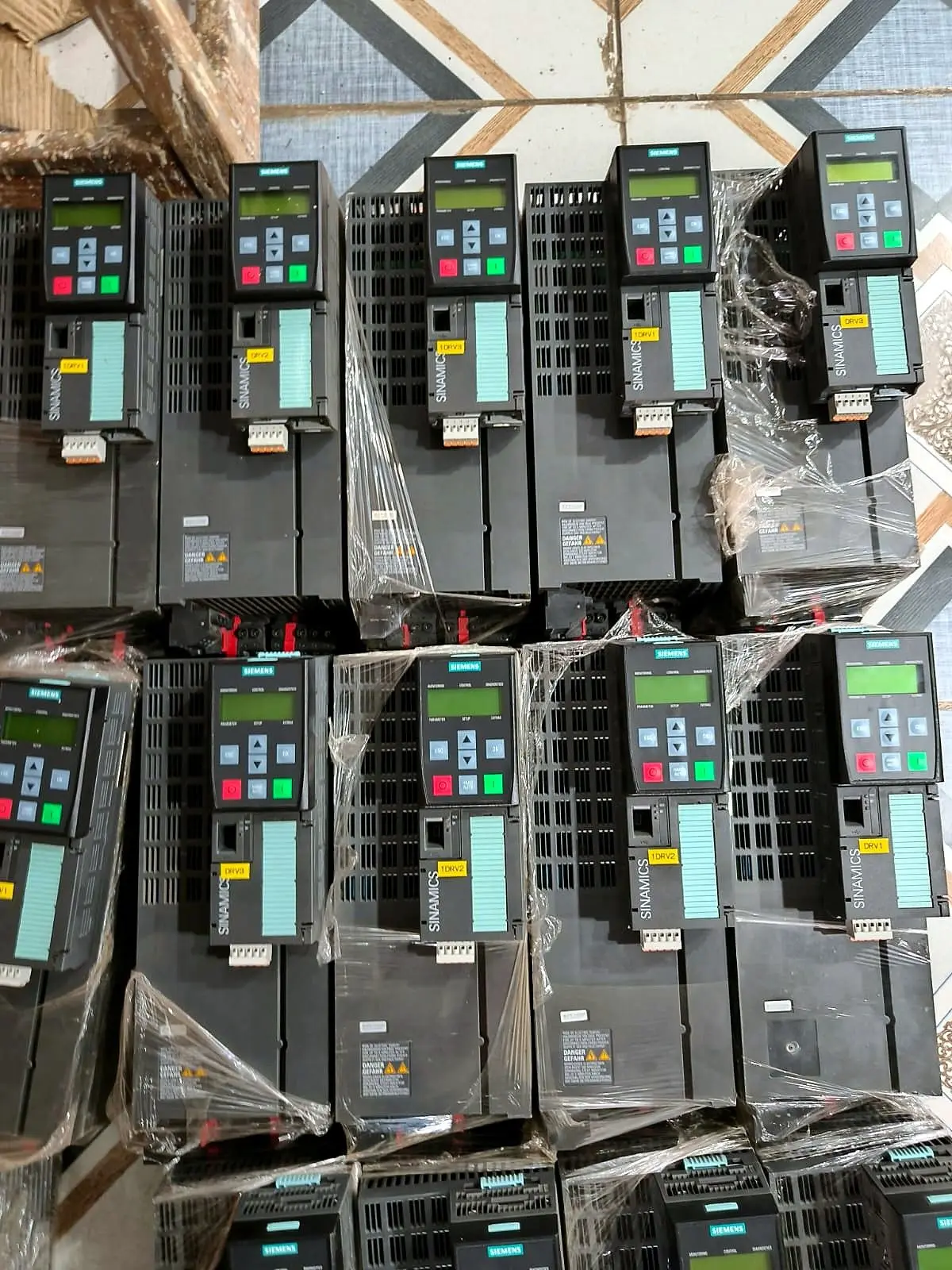 Siemens SINAMICS G120 drive units at the workshop