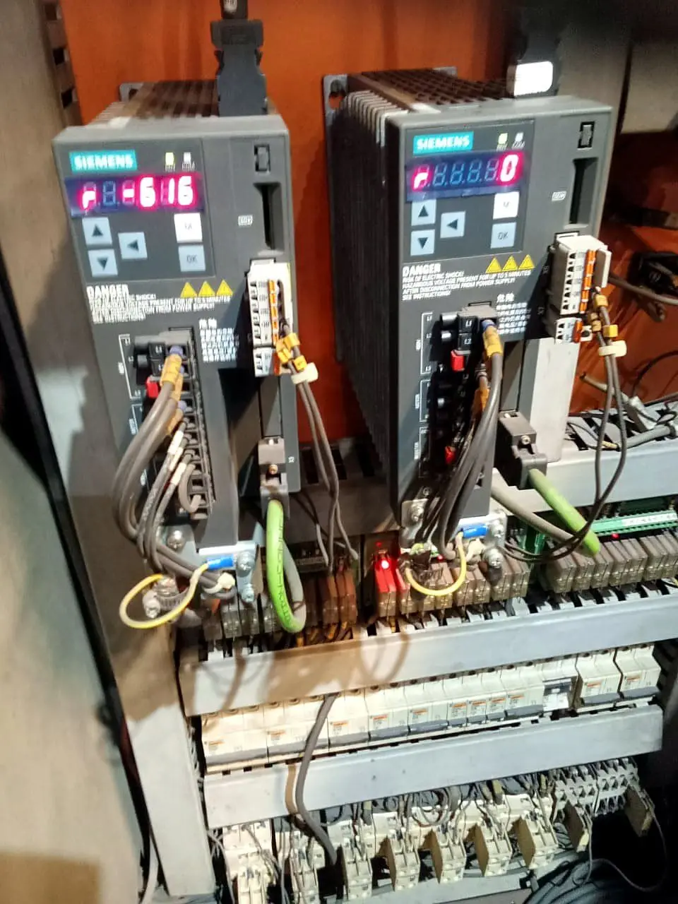 Siemens SINAMICS servo drive modules powered up on the test panel